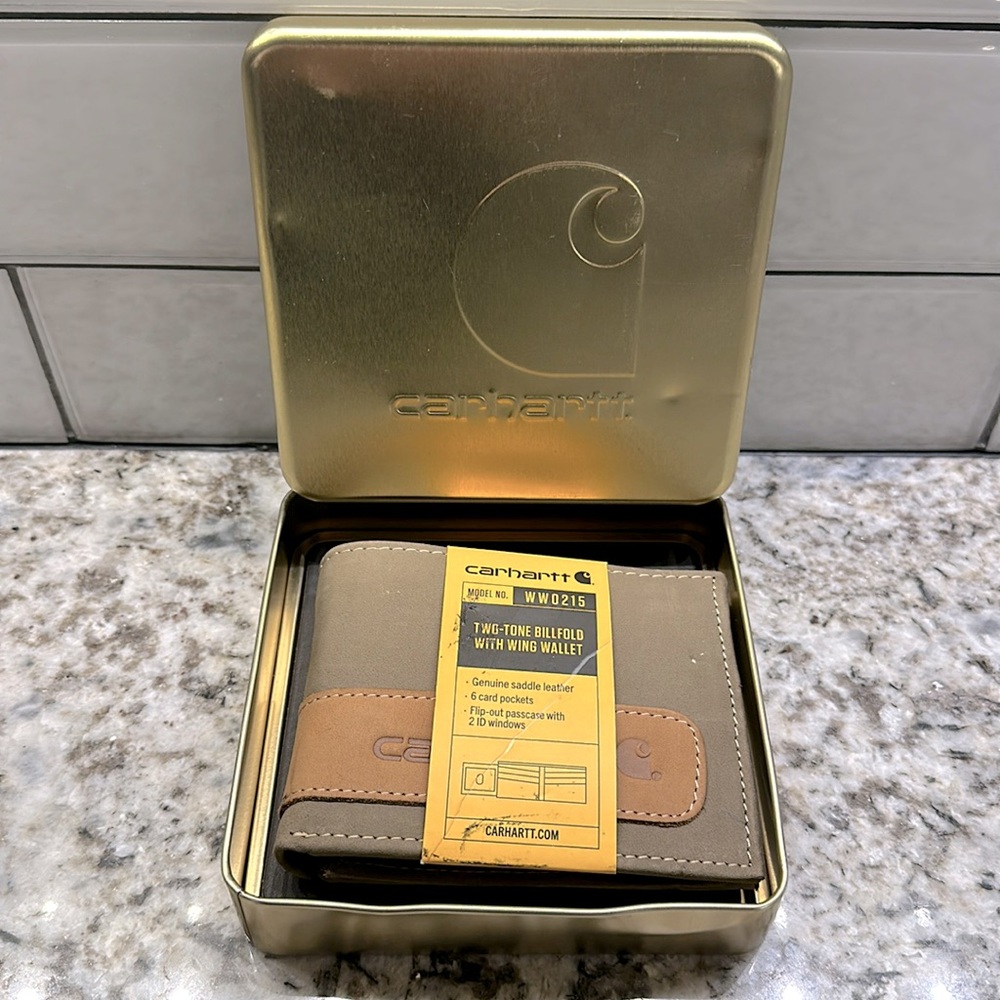 NWT Men’s Carhartt Saddle Leather Wallet